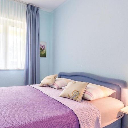 4 Bedroom Beautiful Apartment In Štinjan Esterno foto